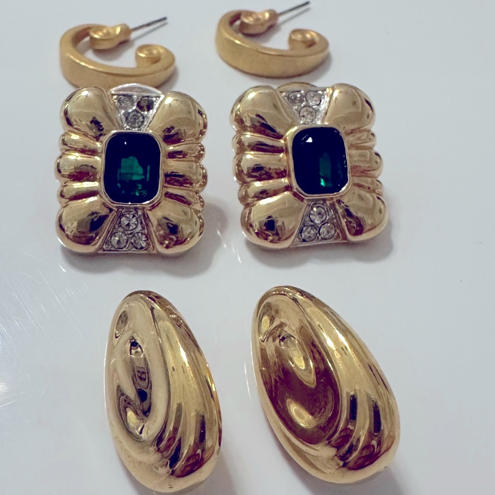 VINTAGE Elegant Gold and Green Earrings Set